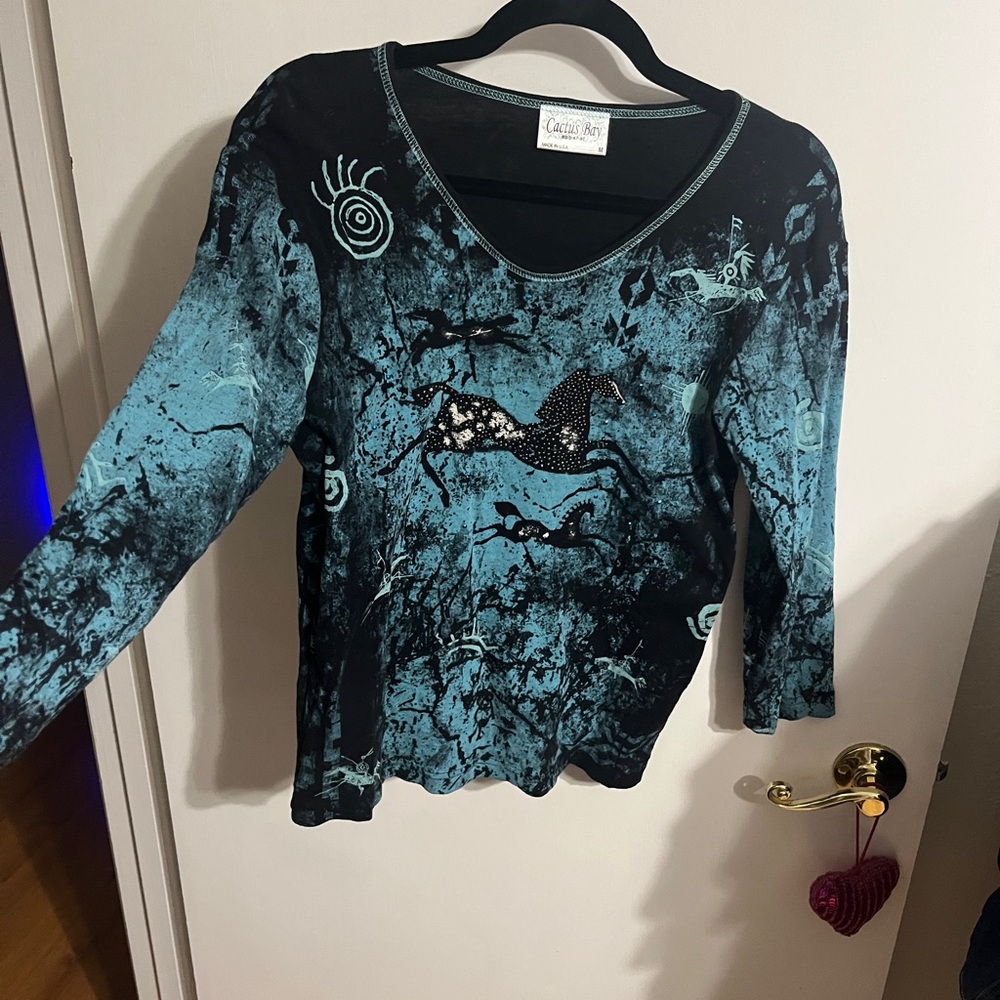 💜 Medium Teal and Black Horse Print V-Neck Long Sleeve Top - Picture 7 of 10